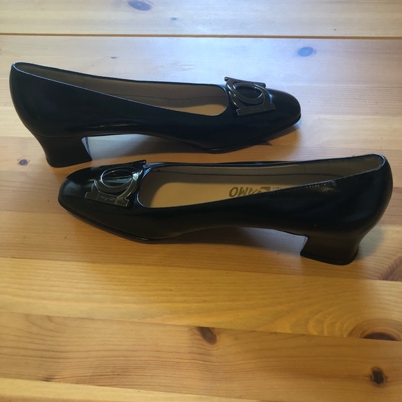 Salvatore Ferragamo Leather Logo Monogram Loafers - Picture 5 of 7